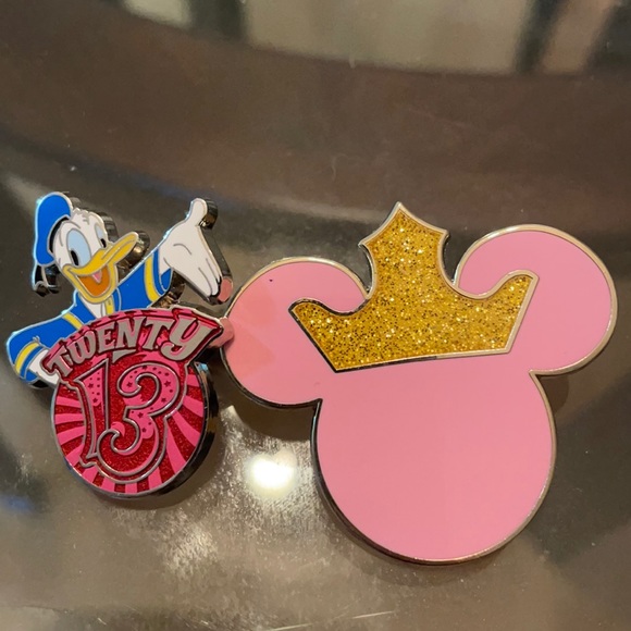 Two Disney pins, one princess/one Donald Duck - Picture 1 of 2